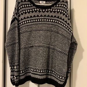 Women Old Navy Black & white sweater